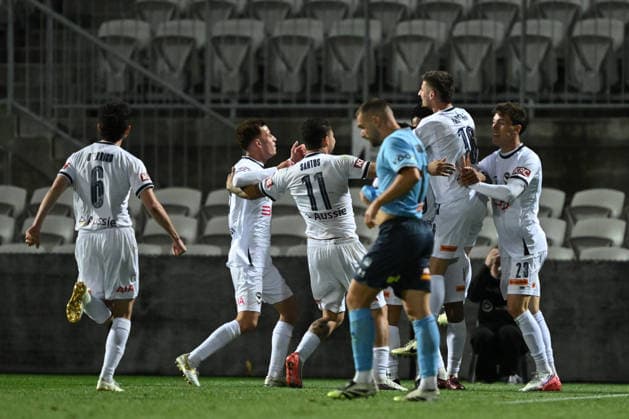 AUSTRALIA CUP SYDNEY VICTORY, Victory celebrate their second goal during the Australia Cup semi-final between Sydney FC and Melbourne Victory at Jubilee Stadium in Sydney, Wednesday, September 9, 2026. ( NO ARCHIVING, EDITORIAL USE ONLY SYDNEY NEW SOUTH WALES AUSTRALIA  Copyright: xDEANxLEWINSx 20260909188563764390