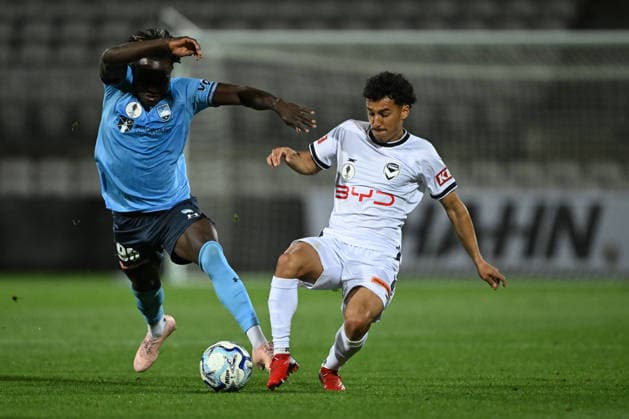AUSTRALIA CUP SYDNEY VICTORY, Oriola Sunday of Sydney FC and Jordi Valadon of the Victory during the Australia Cup semi-final between Sydney FC and Melbourne Victory at Jubilee Stadium in Sydney, Wednesday, September 9, 2026. ( NO ARCHIVING, EDITORIAL USE ONLY SYDNEY NEW SOUTH WALES AUSTRALIA  Copyright: xDEANxLEWINSx 20260909150179761617