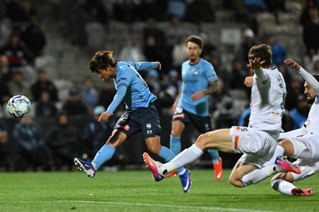 AUSTRALIA CUP SYDNEY VICTORY, Takahiro Sekine of Sydney FC with a missed shot at goal during the Australia Cup semi-final between Sydney FC and Melbourne Victory at Jubilee Stadium in Sydney, Wednesday, September 9, 2026. ( NO ARCHIVING, EDITORIAL USE ONLY SYDNEY NEW SOUTH WALES AUSTRALIA  Copyright: xDEANxLEWINSx 20260909140373133491