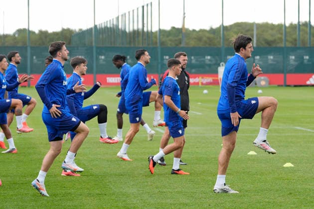 Manchester United, ManU Training Manchester United players warm up during the Manchester United Training Session at Carrington Training Centre ahead of the UEFA Champions League match v Sabah FK, Manchester, England on 9 September 2026 Credit: Steve Flynn Every Second Media Editorial use only. All images are copyright Every Second Media Limited. No images may be reproduced without prior permission. Copyright: xIMAGO EveryxSecondxMediax ESM-2148-0023 StevexFlynnx xEveryxSecondxMediax