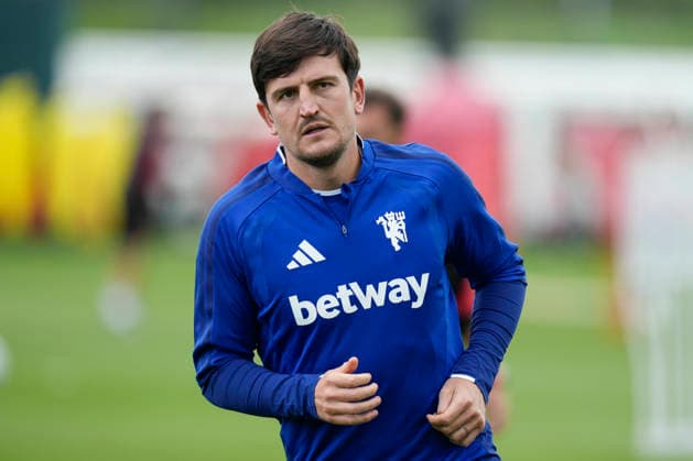 Manchester United, ManU Training Harry Maguire of Manchester United warms up during the Manchester United Training Session at Carrington Training Centre ahead of the UEFA Champions League match v Sabah FK, Manchester, England on 9 September 2026 Credit: Steve Flynn Every Second Media Editorial use only. All images are copyright Every Second Media Limited. No images may be reproduced without prior permission. Copyright: xIMAGO EveryxSecondxMediax ESM-2148-0024 StevexFlynnx xEveryxSecondxMediax