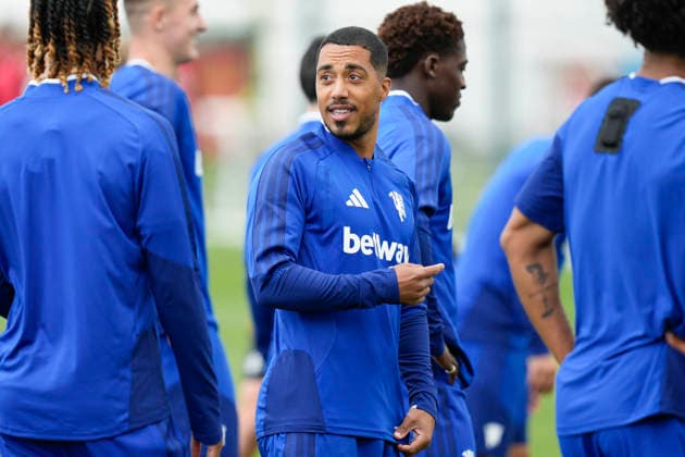 Manchester United, ManU Training Youri Tielemans of Manchester United speaks with Leny Yoro of Manchester United during the Manchester United Training Session at Carrington Training Centre ahead of the UEFA Champions League match v Sabah FK, Manchester, England on 9 September 2026 Credit: Steve Flynn Every Second Media Editorial use only. All images are copyright Every Second Media Limited. No images may be reproduced without prior permission. Copyright: xIMAGO EveryxSecondxMediax ESM-2148-0034 StevexFlynnx xEveryxSecondxMediax