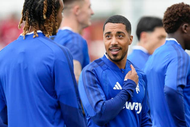 Manchester United, ManU Training Youri Tielemans of Manchester United speaks with Leny Yoro of Manchester United during the Manchester United Training Session at Carrington Training Centre ahead of the UEFA Champions League match v Sabah FK, Manchester, England on 9 September 2026 Credit: Steve Flynn Every Second Media Editorial use only. All images are copyright Every Second Media Limited. No images may be reproduced without prior permission. Copyright: xIMAGO EveryxSecondxMediax ESM-2148-0035 StevexFlynnx xEveryxSecondxMediax