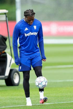 Manchester United, ManU Training Patrick Dorgu of Manchester United juggles the ball during the Manchester United Training Session at Carrington Training Centre ahead of the UEFA Champions League match v Sabah FK, Manchester, England on 9 September 2026 Credit: Steve Flynn Every Second Media Editorial use only. All images are copyright Every Second Media Limited. No images may be reproduced without prior permission. Copyright: xIMAGO EveryxSecondxMediax ESM-2148-0054 StevexFlynnx xEveryxSecondxMediax