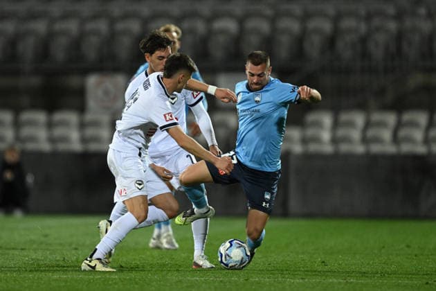 AUSTRALIA CUP SYDNEY VICTORY, Ben Garuccio of Sydney FC and Joshua Inserra of the Victory during the Australia Cup semi-final between Sydney FC and Melbourne Victory at Jubilee Stadium in Sydney, Wednesday, September 9, 2026. ( NO ARCHIVING, EDITORIAL USE ONLY SYDNEY NEW SOUTH WALES AUSTRALIA  Copyright: xDEANxLEWINSx 20260909193311738625
