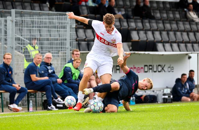 September 9, 2026, Stuttgart, UEFA Champions League, 2026–2027 season, VfB Stuttgart U19 vs. Viking U19, from left: Luca Berreth (VfB), Jacob Nordbö (Middelthon FK)