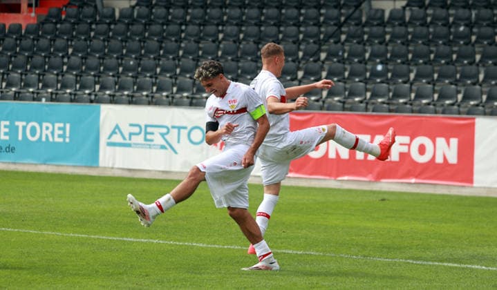 09 09 26 VfB Stuttgart U19 vs. Viking Stavanger U19, Germany, Großaspach, 09 09 2026, Soccer, UEFA Youth League, 2026–2027 Season, U19 VfB Stuttgart vs. U19 Viking Stavanger; from left: Massimo di Benedetto, Enis Redzepi (both U19 VfB Stuttgart) celebrating a goal; penalty kick; 1–0; Redzepi