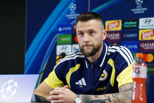 September 9, 2026, Kadikoy, Istanbul, Turkey: Fenerbahce s Milan Skriniar (C) attends a press conference, PK, Pressekonferenz before a training session at Sukru Saracoglu Stadium in Istanbul, Turkey, on September 9, 2026, on the eve of the UEFA Champions League first round, football match against AS Roma. Fenerbahce Press Conference - Uefa Champions League 2026 27 - ZUMAu194 20260909_zip_u194_002 Copyright: xTolgaxUluturkx