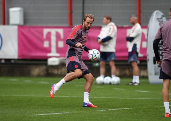 Soccer, Men s, Champions League, 2026–2027 Season, FC Bayern Munich, Harry Kane s final training session with FC Bayern Munich, looking at the ball