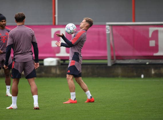 Soccer, Men s, Champions League, 2026–2027 Season, FC Bayern Munich, Final Training Session: Joshua Kimmich of FC Bayern Munich Controls the Ball with His Chest