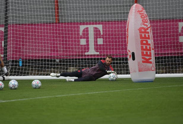 Soccer, Men s, Champions League, 2026–2027 Season, FC Bayern Munich, Final Training Session: Manuel Neuer of FC Bayern Munich Dives for the Ball