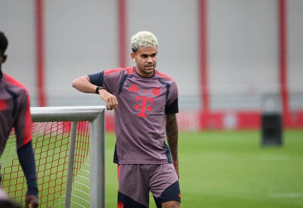 Soccer, Men s, Champions League, 2026–2027 Season, FC Bayern Munich, Final Training Session: Luis Diaz of FC Bayern Munich Standing by a Small Goal
