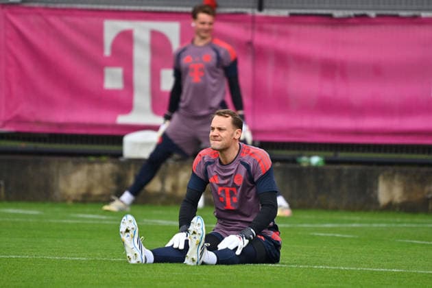Manuel NEUER, goalkeeper for Bayern Munich; hello, goalkeeper Jonas URBIG of Bayern Munich during the final training session for the Champions League, 2026–27 season, league match between FC Bayern Munich and Bodø Glimt on September 9, 2026