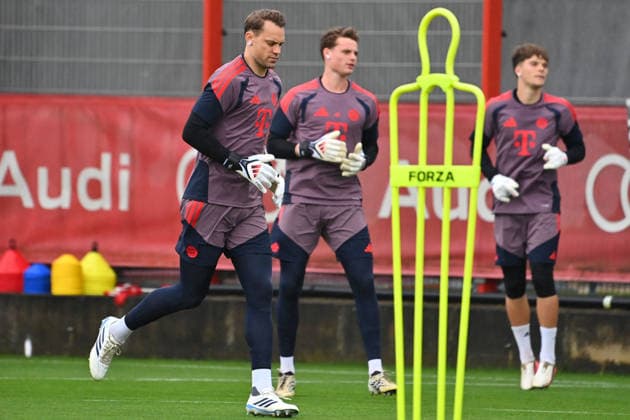 From left: Manuel NEUER, goalkeeper, Bayern Munich; right: Jonas URBIG, goalkeeper, Bayern Munich; Leon KLANAC, goalkeeper, Bayern Munich. Final training session for the Champions League, 2026–27 season, League stage: FC Bayern Munich vs. Bodø Glimt on September 9, 2026