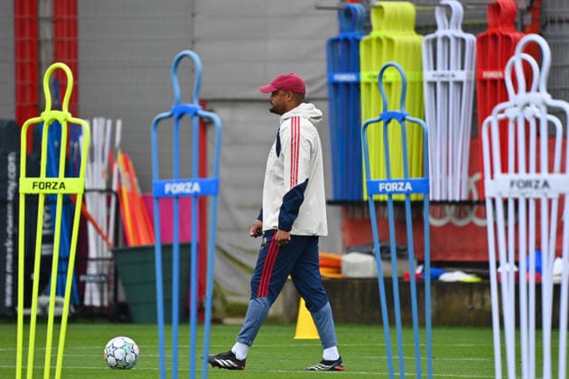 Coach Vincent KOMPANY of Bayern Munich behind training dummies—single frame, cropped, full-body shot, full-figure shot—during the final training session for the Champions League soccer season 2026–27, League match between FC Bayern Munich and Bodø Glimt on September 9, 2026