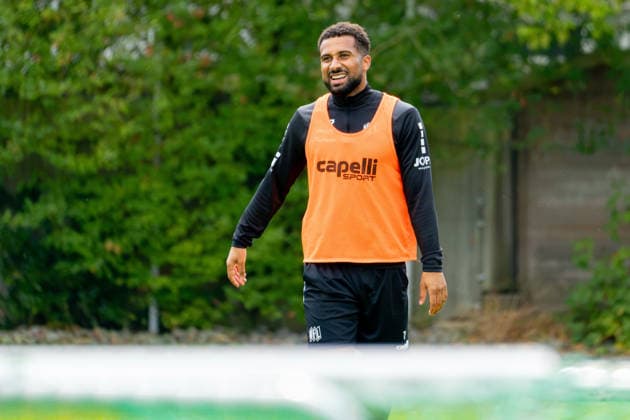 Osnabrueck, Deutschland, 09.09.2026: Daniel Kyereh (VfL Osnabrueck) schaut waehrend der Trainingseinheit des VfL Osnabrueck im Sportpark Illoshoehe am 09. September 2026 in Osnabrueck, Deutschland. (Foto von Nico Paetzel DeFodi Images) Osnabrueck, Germany, 09.09.2026: Daniel Kyereh (VfL Osnabrueck) looks on during the VfL Osnabrueck training session at Sportpark Illoshoehe on September 09, 2026 in Osnabrueck, Germany. (Photo by Nico Paetzel DeFodi Images) (Photo by Nico Paetzel DeFodi Images) - *** Osnabrück, Germany, September 9, 2026 Daniel Kyereh of VfL Osnabrück looks on during a VfL Osnabrück training session at Sportpark Illoshöhe on September 9, 2026, in Osnabrück, Germany Photo by Nico Paetzel DeFodi Images Osnabrück, Germany, September 9, 2026 Daniel Kyereh of VfL Osnabrück looks on during the VfL Osnabrück training session at Sportpark Illoshöhe on September 9, 2026 in Osnabrück, Germany Photo by Nico Paetzel DeFodi Images Photo by Nico Paetzel DeFodi Images