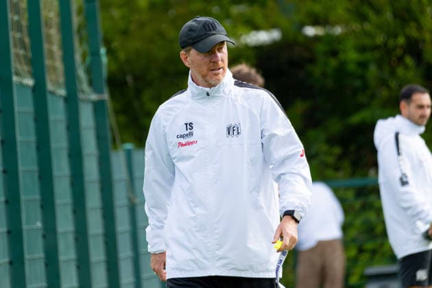 Osnabrueck, Deutschland, 09.09.2026: Trainer Timo Schultz (VfL Osnabrueck) schaut waehrend der Trainingseinheit des VfL Osnabrueck im Sportpark Illoshoehe am 09. September 2026 in Osnabrueck, Deutschland. (Foto von Nico Paetzel DeFodi Images) Osnabrueck, Germany, 09.09.2026: Trainer Timo Schultz (VfL Osnabrueck) looks on during the VfL Osnabrueck training session at Sportpark Illoshoehe on September 09, 2026 in Osnabrueck, Germany. (Photo by Nico Paetzel DeFodi Images) (Photo by Nico Paetzel DeFodi Images) - *** Osnabrück, Germany, September 9, 2026: VfL Osnabrück coach Timo Schultz watches during a VfL Osnabrück training session at Sportpark Illoshöhe on September 9, 2026, in Osnabrück, Germany Photo by Nico Paetzel DeFodi Images Osnabrück, Germany, September 9, 2026 Coach Timo Schultz of VfL Osnabrück looks on during the VfL Osnabrück training session at Sportpark Illoshöhe on September 9, 2026 in Osnabrück, Germany. Photo by Nico Paetzel, DeFodi Images. Photo by Nico Paetzel, DeFodi Images