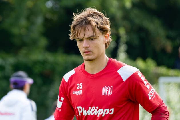 Osnabrueck, Deutschland, 09.09.2026: Torhueter Lowe Bjerlestam (VfL Osnabrueck) schaut waehrend der Trainingseinheit des VfL Osnabrueck im Sportpark Illoshoehe am 09. September 2026 in Osnabrueck, Deutschland. (Foto von Nico Paetzel DeFodi Images) Osnabrueck, Germany, 09.09.2026: Torhueter Lowe Bjerlestam (VfL Osnabrueck) looks on during the VfL Osnabrueck training session at Sportpark Illoshoehe on September 09, 2026 in Osnabrueck, Germany. (Photo by Nico Paetzel DeFodi Images) (Photo by Nico Paetzel DeFodi Images) - *** Osnabrück, Germany, September 9, 2026: Goalkeeper Lowe Bjerlestam of VfL Osnabrück looks on during the team s training session at Sportpark Illoshöhe on September 9, 2026, in Osnabrück, Germany Photo by Nico Paetzel DeFodi Images Osnabrück, Germany, September 9, 2026 Goalkeeper Lowe Bjerlestam of VfL Osnabrück looks on during the VfL Osnabrück training session at Sportpark Illoshöhe on September 9, 2026 in Osnabrück, Germany Photo by Nico Paetzel, DeFodi Images Photo by Nico Paetzel, DeFodi Images