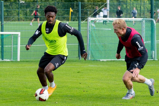 Osnabrueck, Deutschland, 09.09.2026: Tony Lesueur (VfL Osnabrueck) und Niklas Wiemann (VfL Osnabrueck) im Zweikampf waehrend der Trainingseinheit des VfL Osnabrueck im Sportpark Illoshoehe am 09. September 2026 in Osnabrueck, Deutschland. (Foto von Nico Paetzel DeFodi Images) Osnabrueck, Germany, 09.09.2026: Tony Lesueur (VfL Osnabrueck) und Niklas Wiemann (VfL Osnabrueck) battle for the ball during the VfL Osnabrueck training session at Sportpark Illoshoehe on September 09, 2026 in Osnabrueck, Germany. (Photo by Nico Paetzel DeFodi Images) (Photo by Nico Paetzel DeFodi Images) - *** Osnabrück, Germany, September 9, 2026: Tony Lesueur of VfL Osnabrück and Niklas Wiemann of VfL Osnabrück go head-to-head during a VfL Osnabrück training session at Sportpark Illoshöhe on September 9, 2026, in Osnrueck, Germany Photo by Nico Paetzel, DeFodi Images Osnabrück, Germany, September 9, 2026 Tony Lesueur of VfL Osnabrück and Niklas Wiemann of VfL Osnabrück battle for the ball during the VfL Osnabrück training session at Sportpark Illoshöhe on September 9, 2026 in Osnabrück, Germany Photo by Nico Paetzel, DeFodi Images Photo by Nico Paetzel, DeFodi Images