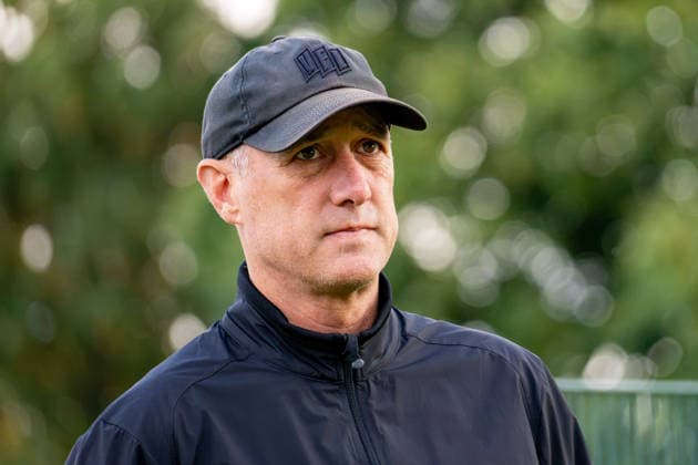 Osnabrueck, Deutschland, 09.09.2026: Direktor Profifussball Joe Enochs (VfL Osnabrueck) schaut waehrend der Trainingseinheit des VfL Osnabrueck im Sportpark Illoshoehe am 09. September 2026 in Osnabrueck, Deutschland. (Foto von Nico Paetzel DeFodi Images) Osnabrueck, Germany, 09.09.2026: Direktor Profifussball Joe Enochs (VfL Osnabrueck) looks on during the VfL Osnabrueck training session at Sportpark Illoshoehe on September 09, 2026 in Osnabrueck, Germany. (Photo by Nico Paetzel DeFodi Images) (Photo by Nico Paetzel DeFodi Images) - *** Osnabrück, Germany, September 9, 2026 — Joe Enochs, Director of Professional Soccer for VfL Osnabrück, watches during a VfL Osnabrück training session at Sportpark Illoshöhe on September 9, 2026, in Osnabrück, Germany Photo by Nico Paetzel DeFodi Images Osnabrück, Germany, September 9, 2026 Joe Enochs, Director of Professional Soccer at VfL Osnabrück, looks on during the VfL Osnabrück training session at Sportpark Illoshöhe on September 9, 2026 in Osnabrück, Germany. Photo by Nico Paetzel, DeFodi Images. Photo by Nico Paetzel, DeFodi Images.