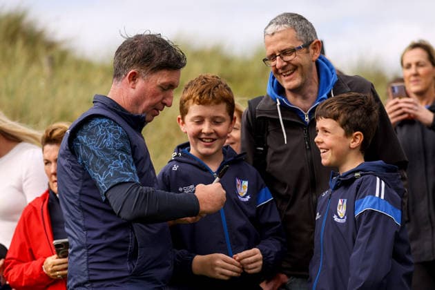 2026 Amgen Irish Open - Pro-Am, Trump International Golf Links, Doonbeg 9 9 2026 Former football player Robbie Fowler signs autographs for fans Robbie Fowler signs autographs for fans 9 9 2026  Copyright: xx BB2_0306