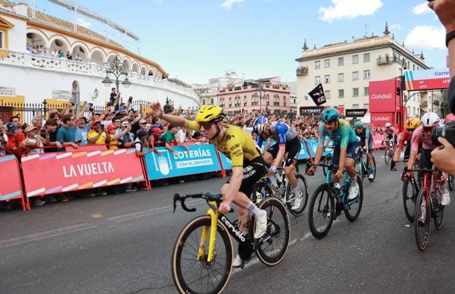 Stage 17 of La Vuelta starts this Wednesday in Dos Hermanas and ends on Paseo Colón in Seville. Riders in La Vuelta crossing the finish line at the Seville bullring. September 9, 2026, Seville, Andalusia, Spain. Seville hosts this Wednesday, September 9, the 17th stage of La Vuelta a Espana, whose 81st edition takes place from August 22 to September 13. The race returns to the Andalusian capital two years after its last finish here, in 2024. It will start in Dos Hermanas, and the route will pass through much of the city, with the finish line set up next to the bullring. SEPTEMBER 9, 2026 Rocí Seville Seville Spain Copyright: xRocioxRuzx 7761118