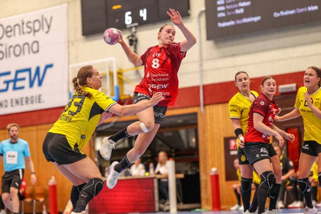 GER, Bensheim, HSG Bensheim Auerbach Flames vs. Borussia Dortmund, Alsco Women’s Handball Bundesliga, Handball, DHB, 2026–2027 Season, Weststadthalle Bensheim, Matchday 3 in pictures (from left): Guro Nestaker, BVB Borussia Dortmund Women’s Team 33, Lena Degenhardt, Bensheim Flames Women 8. DFB and DFL regulations prohibit any use of photographs as image sequences and or quasi-video. September 9, 2026 Copyright: HMBxMedia HendrikxHamelau