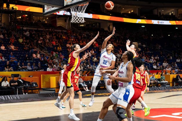 Arella Guirantes of Puerto Rico, 22, on a layup; Xu Han of China, 15; GER; Puerto Rico vs. China; Basketball; FIBA Women’s World Cup 2026; Qualifier for the Quarterfinals; September 9, 2026, GER, Puerto Rico vs. China, Basketball, 2026 FIBA Women s World Cup, Qualification for the Quarterfinals, September 9, 2026, Berlin Copyright: xEibner-Pressefoto MaxxVincenx EP_MVN
