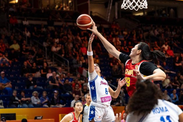 Ziyu Zhang (China), 19, blocks a shot by Zaida Gonzalez (Puerto Rico), 06, GER, Puerto Rico vs. China, Basketball, 2026 FIBA Women s World Cup, Quarterfinal Qualifier, September 9, 2026, GER, Puerto Rico vs. China, Basketball, FIBA Women’s World Cup 2026, Qualification for the Quarterfinals, September 9, 2026, Berlin Copyright: xEibner-Pressefoto MaxxVincenx EP_MVN