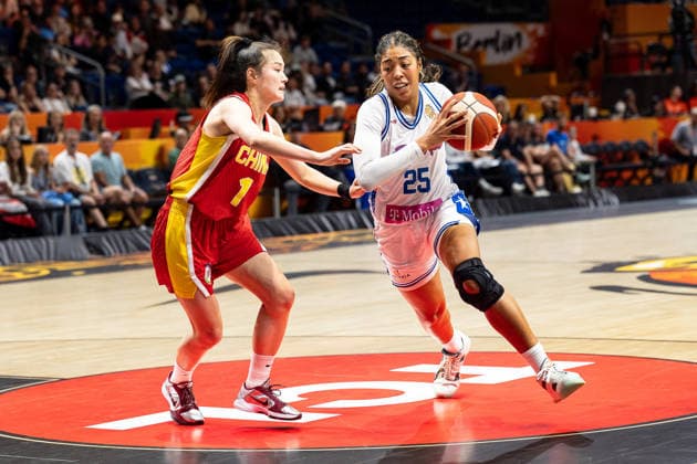 Denise Solis of Puerto Rico, 25, dribbling against Manman Zhang of China, 01, GER, Puerto Rico vs. China, Basketball, 2026 FIBA Women’s World Cup, Quarterfinal Qualifier, September 9, 2026, GER, Puerto Rico vs. China, Basketball, FIBA Women’s World Cup 2026, Qualification for the quarterfinals, September 9, 2026, Berlin Copyright: xEibner-Pressefoto MaxxVincenx EP_MVN