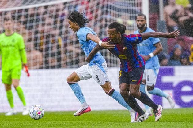 BARCELONA - Gjivai Zechiel of Feyenoord battles for possession with Jules Kounde of FC Barcelona, Barca during the UEFA Champions League match between FC Barcelona and Feyenoord at the Spotify Camp Nou on 09 September 2026 in Barcelona, Spain. GEERT VAN ERVEN ANP UEFA Champions League 2026 27 xVIxANPxSportx xMarcelxterxBalsxIVx 567769088 originalFilename: 567769088.jpg