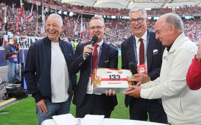 Stuttgart, Soccer, UEFA Champions League, VfB Stuttgart vs. Viking Stavanger; from left: Karl Allgöwer, Alexander Wehrle, Dietmar Allgaier, Hansi Müller