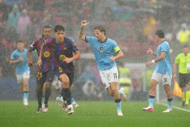 UEFA Champions League: FC Barcelona, Barca v Feyenoord Rotterdam Barcelona - Luciano Valente of Feyenoord Rotterdam in action during the first competition round of the 2026 2027 UEFA Champions League season. The match is set between FC Barcelona and Feyenoord Rotterdam at Camp Nou on 9 September 2026 in Barcelona, Spain. (Hero Images Yannick Verhoeven) Copyright: xYannickxVerhoevenx