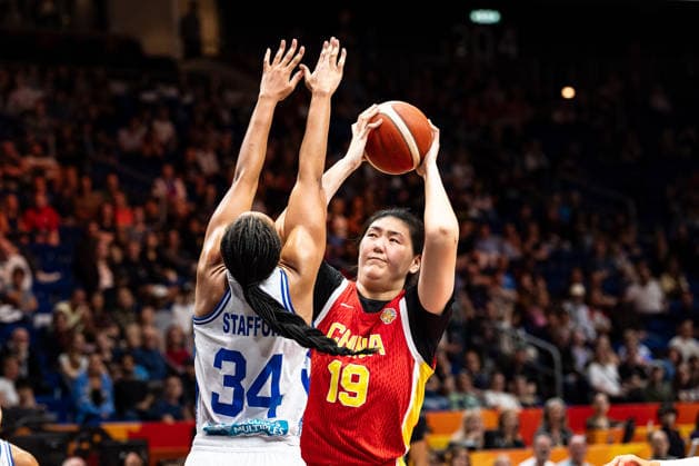 Ziyu Zhang of China, 19, on a layup; Imani McGee Stafford of Puerto Rico, 34; GER, Puerto Rico vs. China, basketball, 2026 FIBA Women s World Cup, quarterfinal qualifier, September 9, 2026, GER, Puerto Rico vs. China, Basketball, 2026 FIBA Women’s World Cup, Quarterfinal Qualifier, September 9, 2026, Berlin Copyright: xEibner-Pressefoto MaxxVincenx EP_MVN