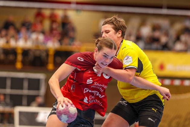 GER, Bensheim, HSG Bensheim Auerbach Flames vs. Borussia Dortmund, Alsco Women s Handball Bundesliga, Handball, DHB, 2026–2027 Season, Weststadthalle Bensheim, Matchday 3 in pictures (from left): Ida Hoberg Rasmussen, Bensheim Flames Women’s Team 10, Alina Grijseels, BVB Borussia Dortmund Women’s Team No. 4; fierce duel, pulling and holding. DFB and DFL regulations prohibit any use of photographs as image sequences and or quasi-video. September 9, 2026 Copyright: HMBxMedia HendrikxHamelau