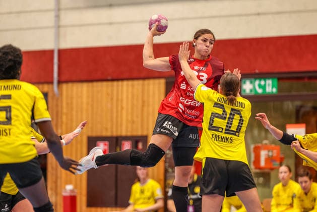 GER, Bensheim, HSG Bensheim Auerbach Flames vs. Borussia Dortmund, Alsco Women s Handball Bundesliga, Handball, DHB, 2026–2027 Season, Weststadthalle Bensheim, Matchday 3 in pictures: from left, Lucie Marie Kretzschmar, Bensheim Flames Women 33, Merel Freriks, BVB Borussia Dortmund Women’s Team 20. DFB and DFL regulations prohibit any use of photographs as image sequences and or quasi-video. September 9, 2026 Copyright: HMBxMedia HendrikxHamelau