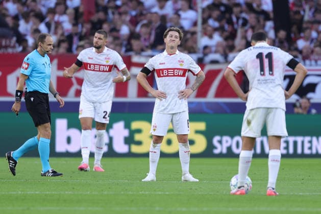 Stuttgart, Soccer, UEFA Champions League, VfB Stuttgart vs. Viking Stavanger, Jeff Chabot (VfB), Angelo Stiller (VfB), Disappointment after the goal that tied the game at 1-1