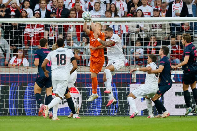 Arild Östbö of Ostbo Viking Stavanger (No. 01) and Josha Vagnoman of VfB Stuttgart (No. 04) in a tackle, Germany, soccer, UEFA Champions League, Matchday 1, 2026–2027, VfB Stuttgart vs. Viking Stavanger, September 9, 2026, Stuttgart Arena, Stuttgart, Germany Copyright: xGrantxHubbsx