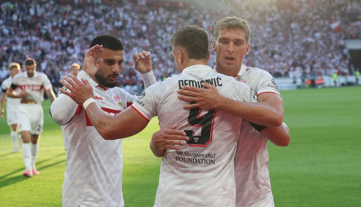 Stuttgart, Soccer, UEFA Champions League, VfB Stuttgart vs. Viking Stavanger, VfB celebrating, from left: Deniz Undav, Ermedin Demirovic, Grischa Prömel, VfB
