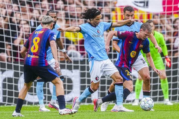 BARCELONA - Dani Olmo of FC Barcelona, Barca battles for possession with Gjivai Zechiel of Feyenoord during the UEFA Champions League match between FC Barcelona and Feyenoord at the Spotify Camp Nou on 09 September 2026 in Barcelona, Spain. GEERT VAN ERVEN ANP UEFA Champions League 2026 27 xVIxANPxSportx xMarcelxterxBalsxIVx 567770495 originalFilename: 567770495.jpg