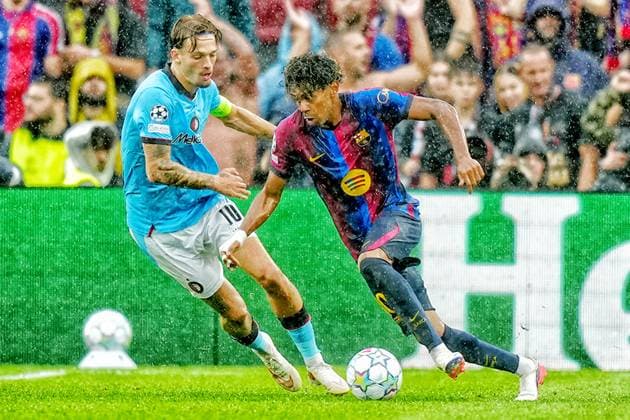 BARCELONA , 09-09-2026 , Spotify Camp Nou , season 2026 2027 , UEFA Champions League football , match between FC Barcelona, Barca and Feyenoord Rotterdam , picture shows Feyenoord player Luciano Valente andFC Barcelona player Lamine Yamal Barcelona - Feyenoord  x206777274x Copyright: