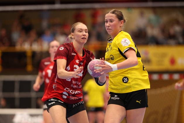 GER, Bensheim, HSG Bensheim Auerbach Flames vs. Borussia Dortmund, Alsco Women s Handball Bundesliga, Handball, DHB, 2026–2027 Season, Weststadthalle Bensheim, Matchday 3 in pictures (from left): Neele Mara Orth, Bensheim Flames Women 32, Lara Egeling, BVB Borussia Dortmund Women 44. DFB and DFL regulations prohibit any use of photographs as image sequences and or quasi-video. September 9, 2026 Copyright: HMBxMedia HendrikxHamelau