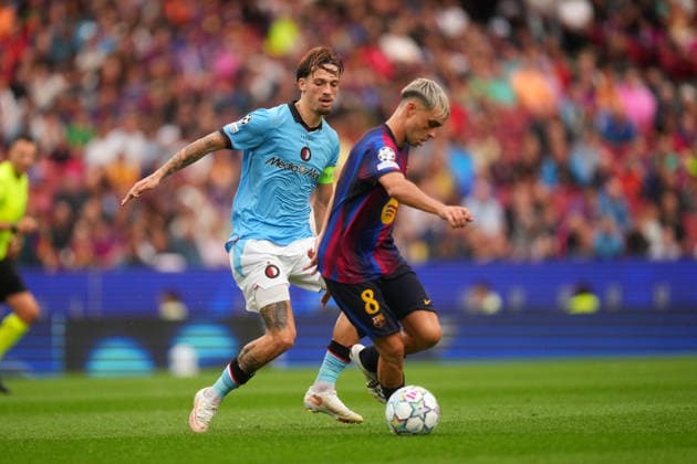 UEFA Champions League: FC Barcelona, Barca v Feyenoord Rotterdam Barcelona - Luciano Valente of Feyenoord Rotterdam battles for possession with Pedri of FC Barcelona during the first competition round of the 2026 2027 UEFA Champions League season. The match is set between FC Barcelona and Feyenoord Rotterdam at Camp Nou on 9 September 2026 in Barcelona, Spain. (Hero Images Yannick Verhoeven) Copyright: xYannickxVerhoevenx