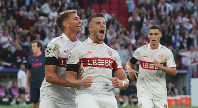 Stuttgart, Soccer, UEFA Champions League, VfB Stuttgart vs. Viking Stavanger, Ermedin Demirovic of VfB celebrates after scoring his third goal; from left: Grischa Prömel, Ermedin Demirovic, Bilal El Khannouss, VfB