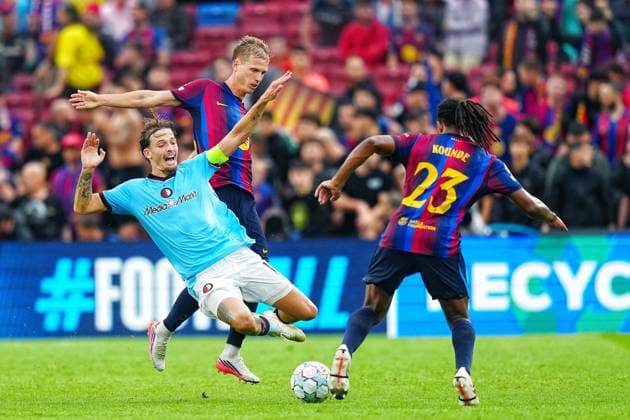 BARCELONA , 09-09-2026 , Spotify Camp Nou , season 2026 2027 , UEFA Champions League football , match between FC Barcelona, Barca and Feyenoord Rotterdam , picture shows Feyenoord player Luciano Valente and FC Barcelona player Dani Olmo Barcelona - Feyenoord  x206777669x Copyright: