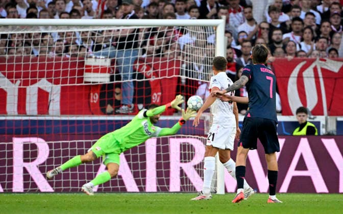 Shot on goal, action, scoring chance: Kristoffer Askildsen, Viking FK Stavanger 07; Grischa Proemel, VfB Stuttgart 21; Goalie Fabian Bredlow, VfB Stuttgart 01; Action, penalty area scene, scene in the goal area Champions League VfB Stuttgart vs. Viking FK Stavanger September 9, 2026 DFL REGULATIONS PROHIBIT ANY USE OF PHOTOGRAPHS AS IMAGE SEQUENCES AND OR QUASI-VIDEO Champions League VfB Stuttgart vs. Viking FK Stavanger