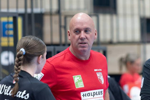 Coach Pether Krautmeyer (Halle) with goalkeeper Nicola Czaja (Halle), SV Union Halle Neustadt 70 vs. HSG Blomberg Lippe, Women s Handball Bundesliga 1, Matchday 3 of the 2026–27 season, September 9, 2026, Halle SWH Arena, Saxony-Anhalt, Germany