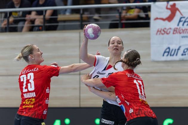 Marie Polakova Halle, 23, Nieke Kühne Blomberg, 9, Emma Hertha Halle, 17, SV Union Halle Neustadt vs. HSG Blomberg Lippe, Women s Handball Bundesliga 1, Matchday 3 of the 2026–27 season, September 9, 2026, Halle, SWH Arena, Saxony-Anhalt, Germany