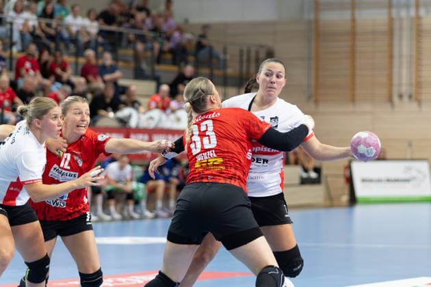 Nele Wenzel Halle, 33, Diana Magnusdottir Blomberg, 7, SV Union Halle Neustadt vs. HSG Blomberg Lippe, Women s Handball Bundesliga 1, Matchday 3 of the 2026–27 season, September 9, 2026, Halle SWH Arena, Saxony-Anhalt, Germany