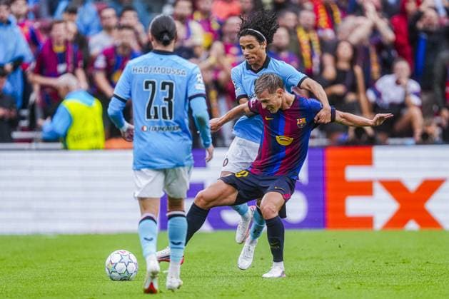 BARCELONA - Dani Olmo of FC Barcelona, Barca battles for possession with Gjivai Zechiel of Feyenoord during the UEFA Champions League match between FC Barcelona and Feyenoord at the Spotify Camp Nou on 09 September 2026 in Barcelona, Spain. GEERT VAN ERVEN ANP UEFA Champions League 2026 27 xVIxANPxSportx xMarcelxterxBalsxIVx 567773091 originalFilename: 567773091.jpg
